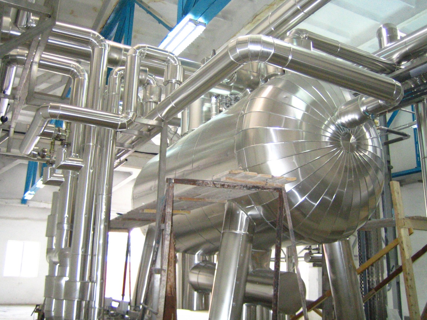 Изоляция ёмкостей и трубопроводов для завода RAUPXON в Узбекистане