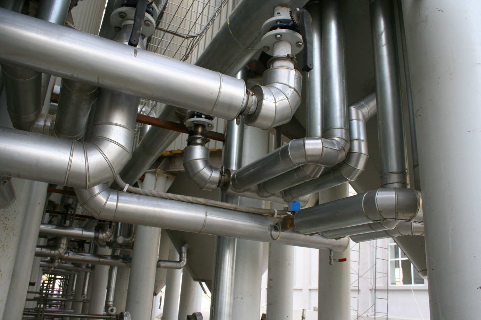 Изоляция ёмкостей и трубопроводов для завода RAUPXON в Узбекистане