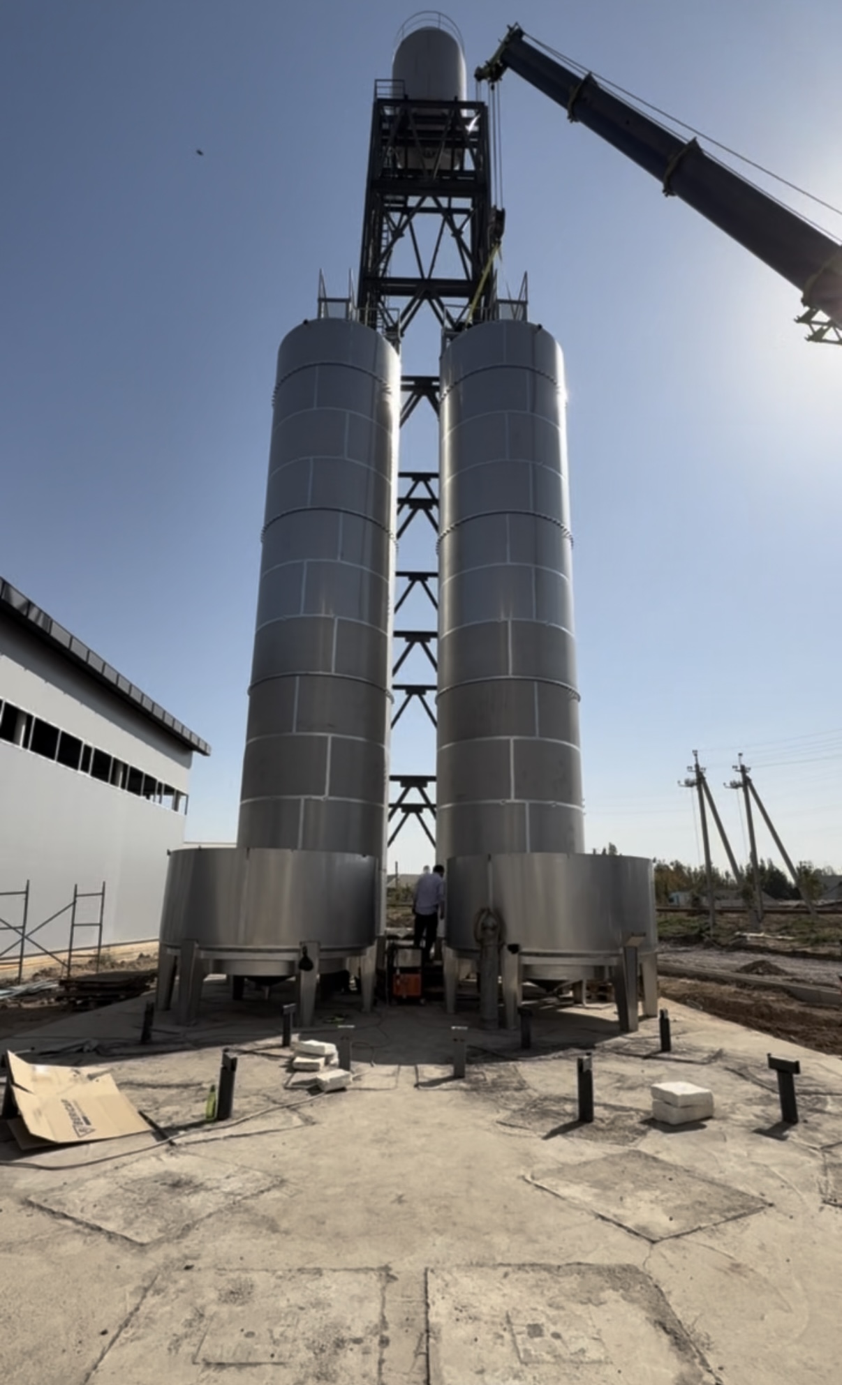 Изготовление и установка танков для DINAY в Ахангаране