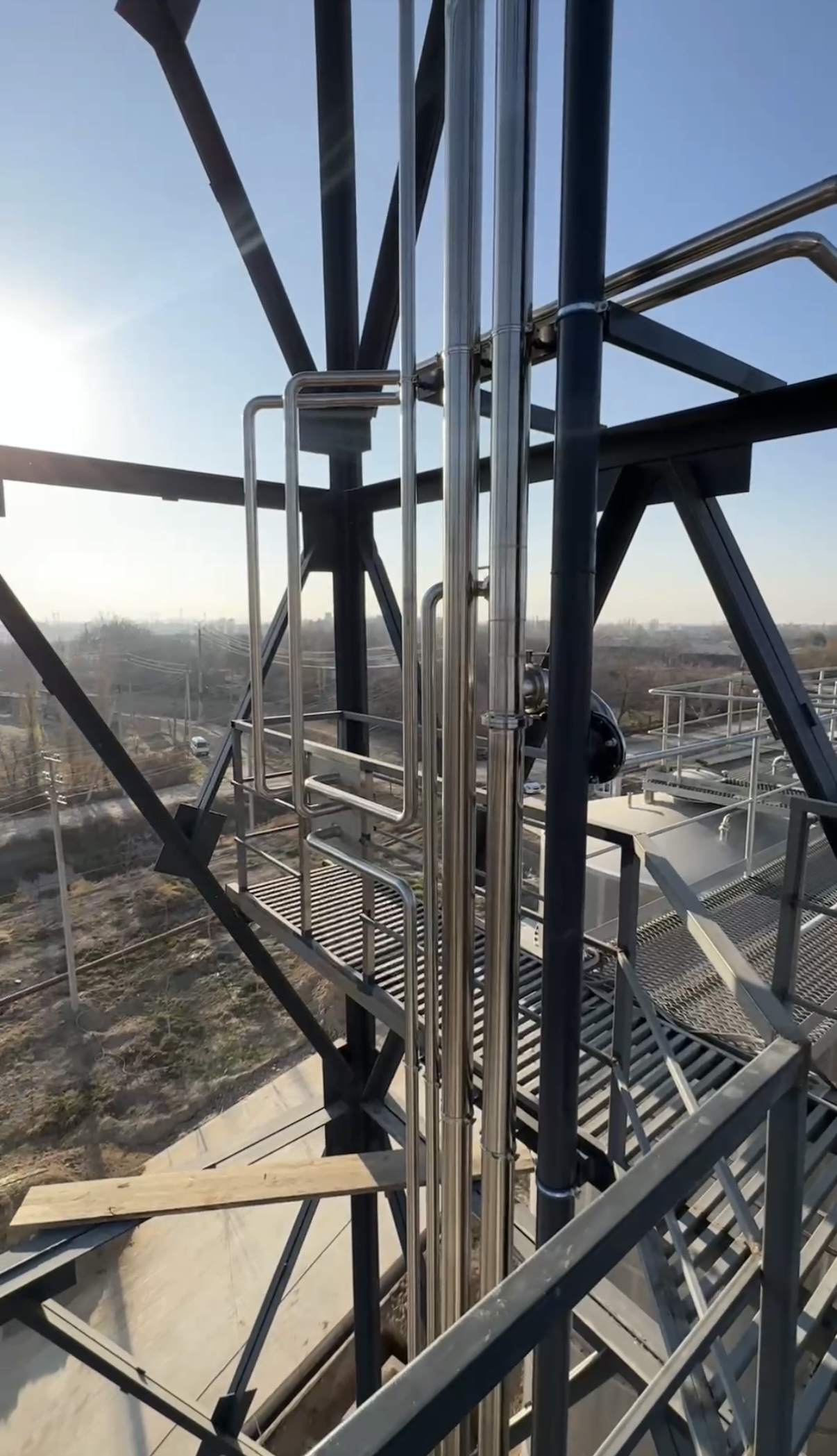 Изготовление и установка танков для DINAY в Ахангаране