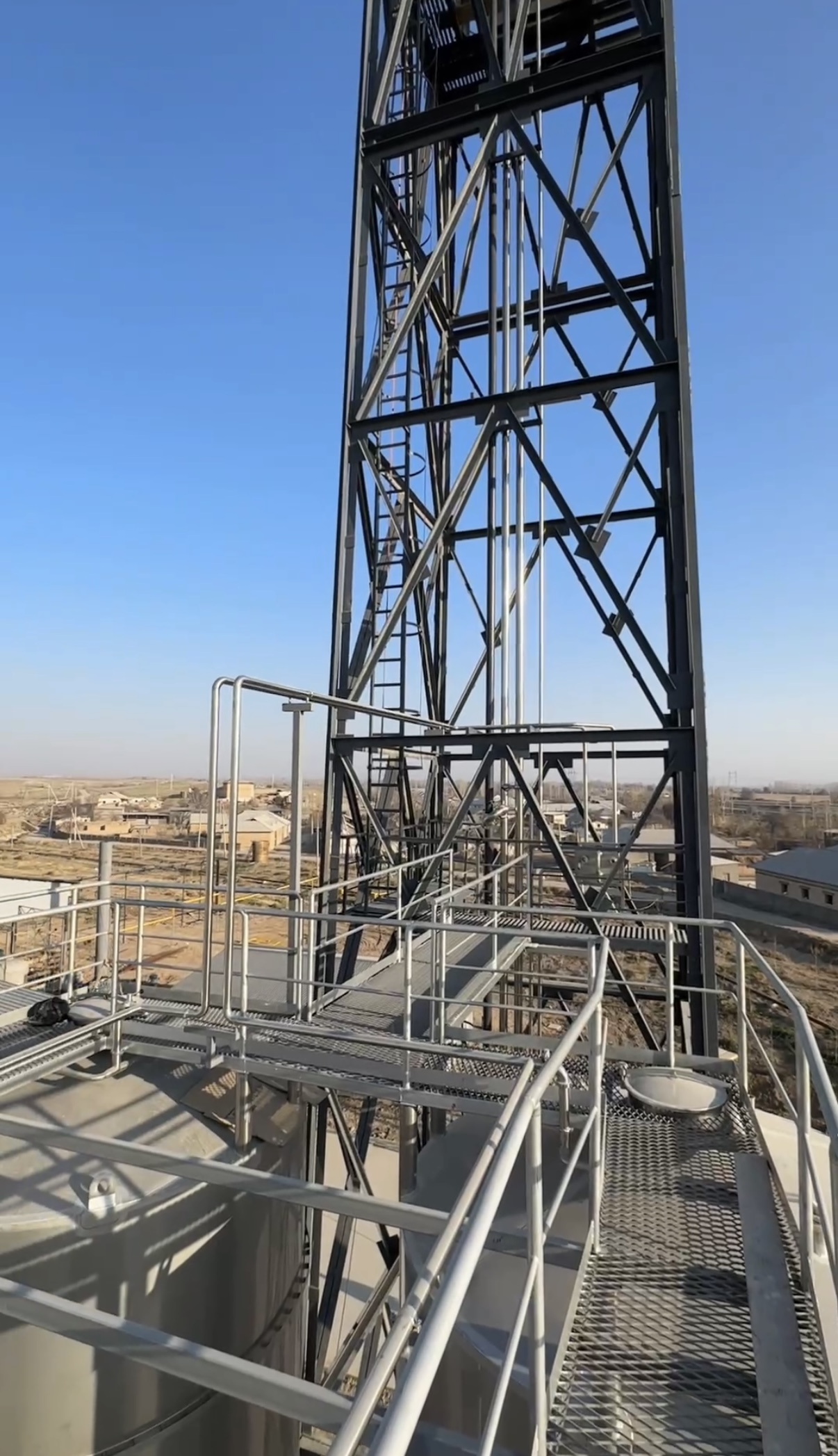 Изготовление и установка танков для DINAY в Ахангаране