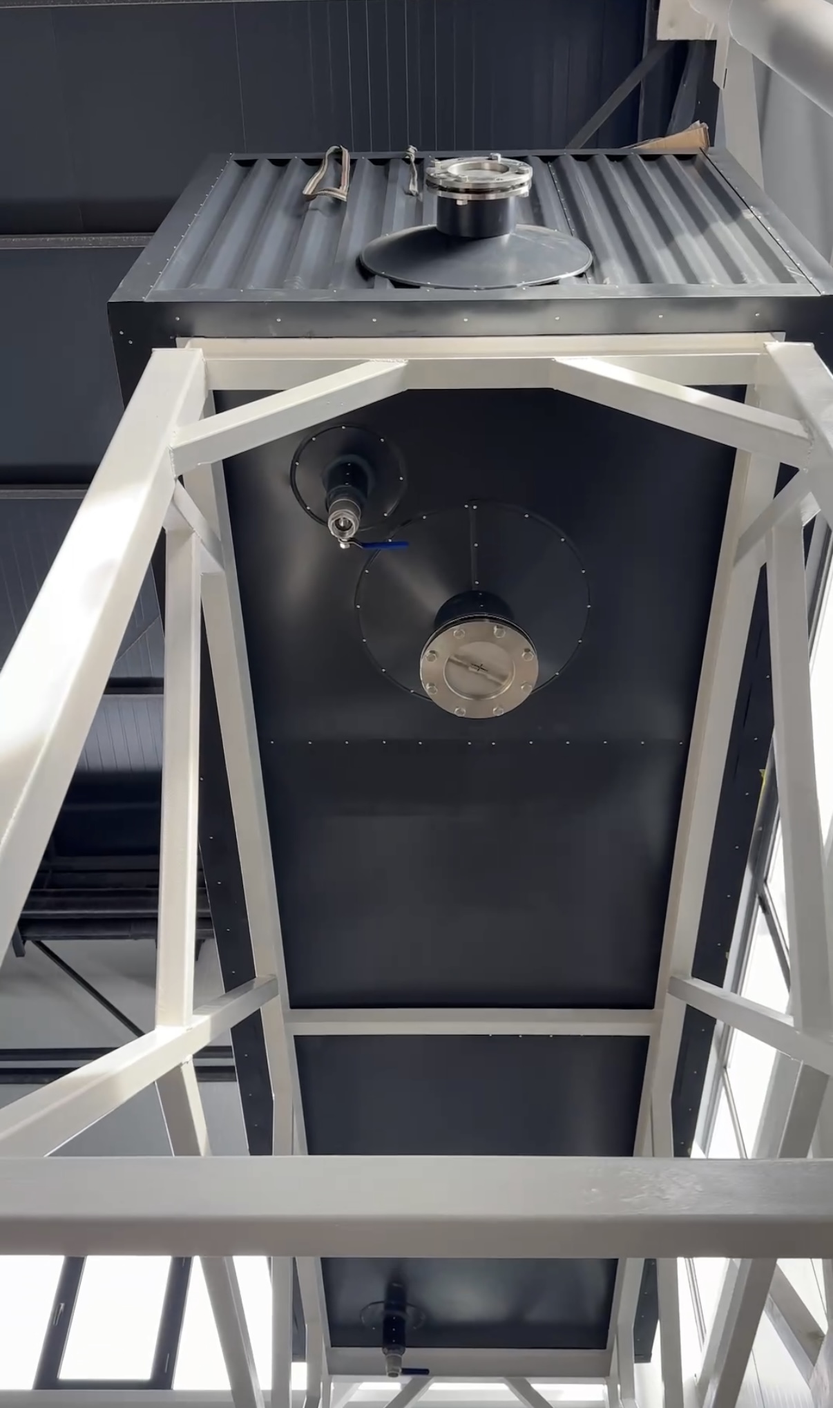 Изготовили резервуар для хранения воды для DINAY